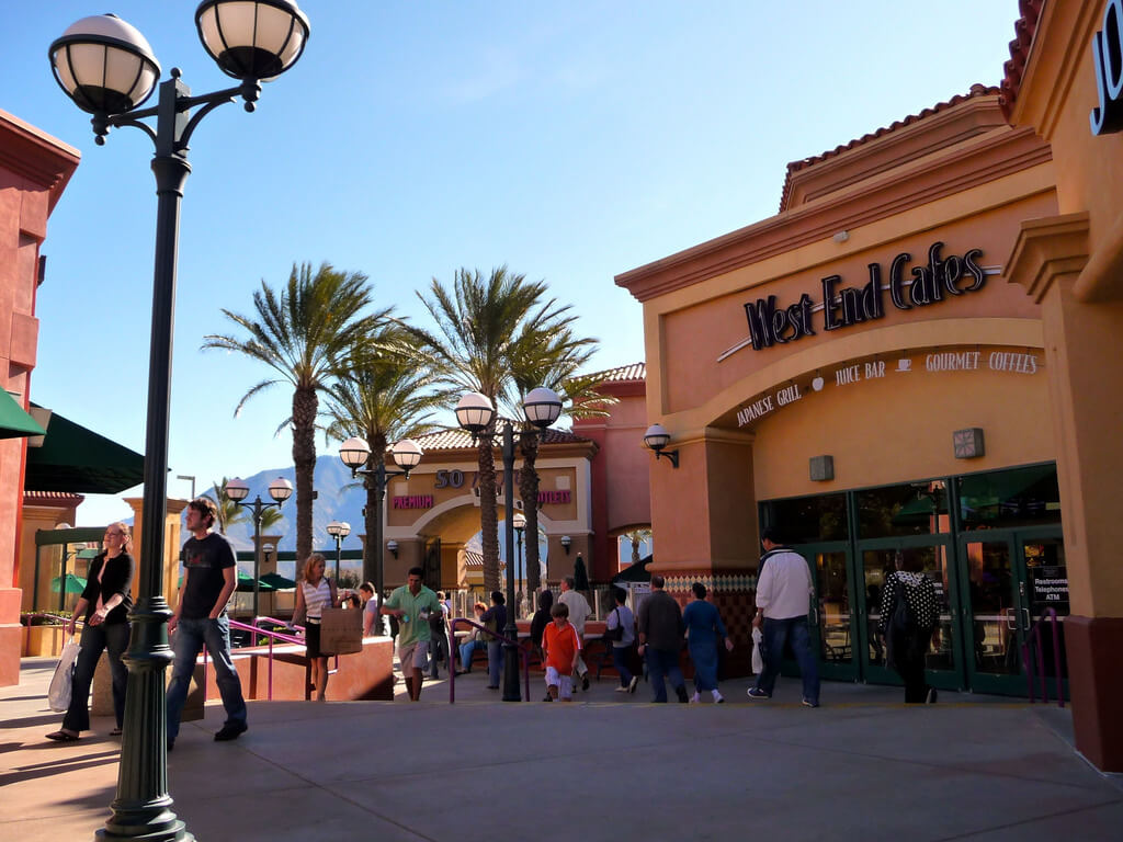 Desert Hills Premium Outlet Shopping Mall, Cabazon, California