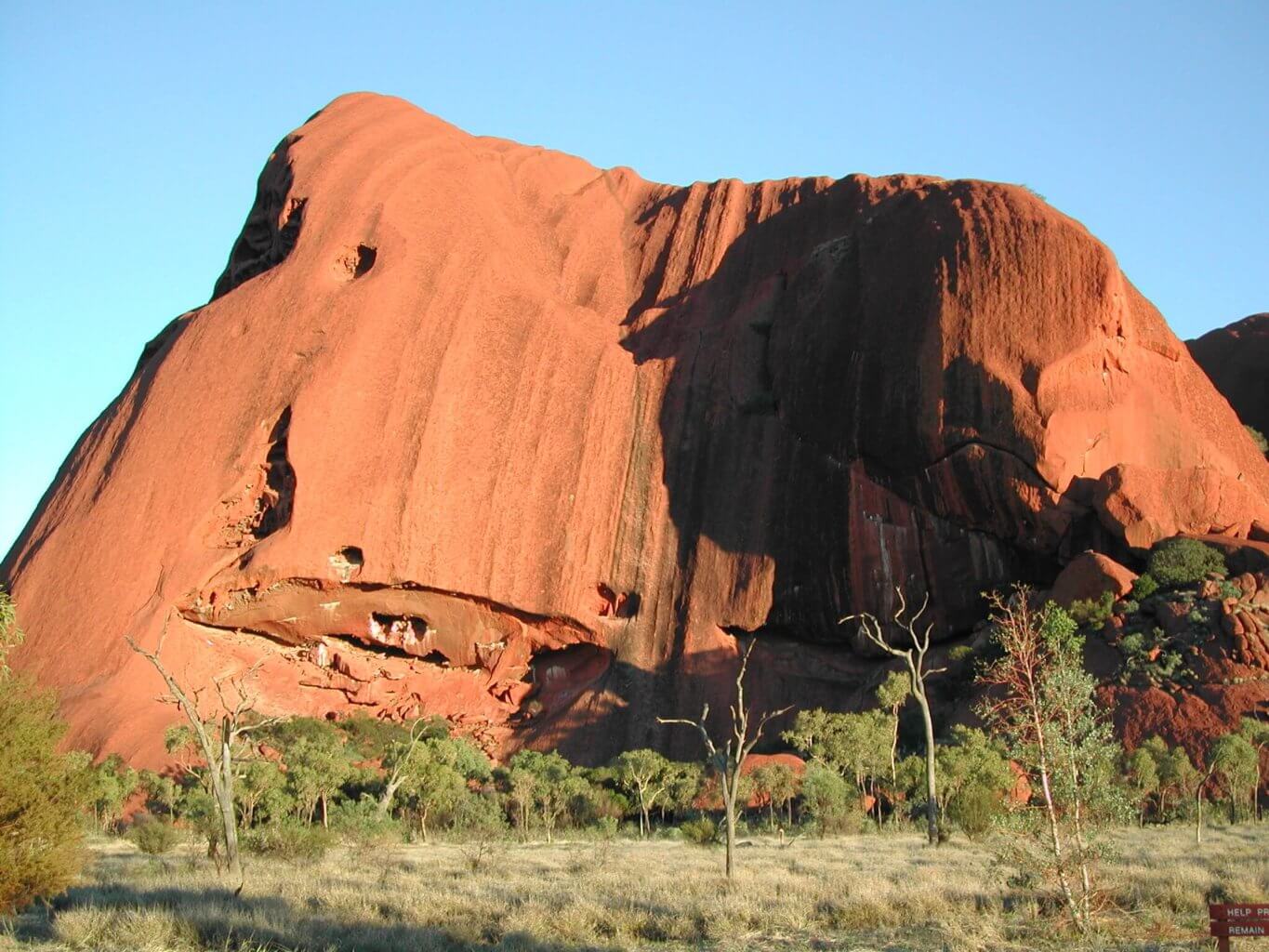 Ayers Rock In Australian Desert : Australia’s Northern Territory is not ...